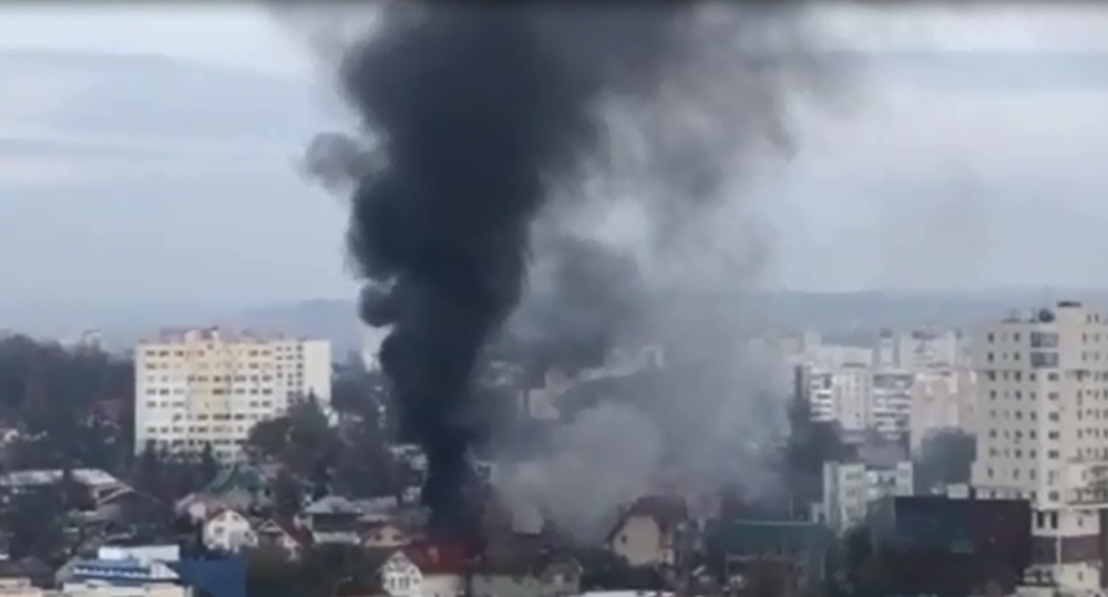 INCENDIU puternic în Capitală. Arde o casă de locuit